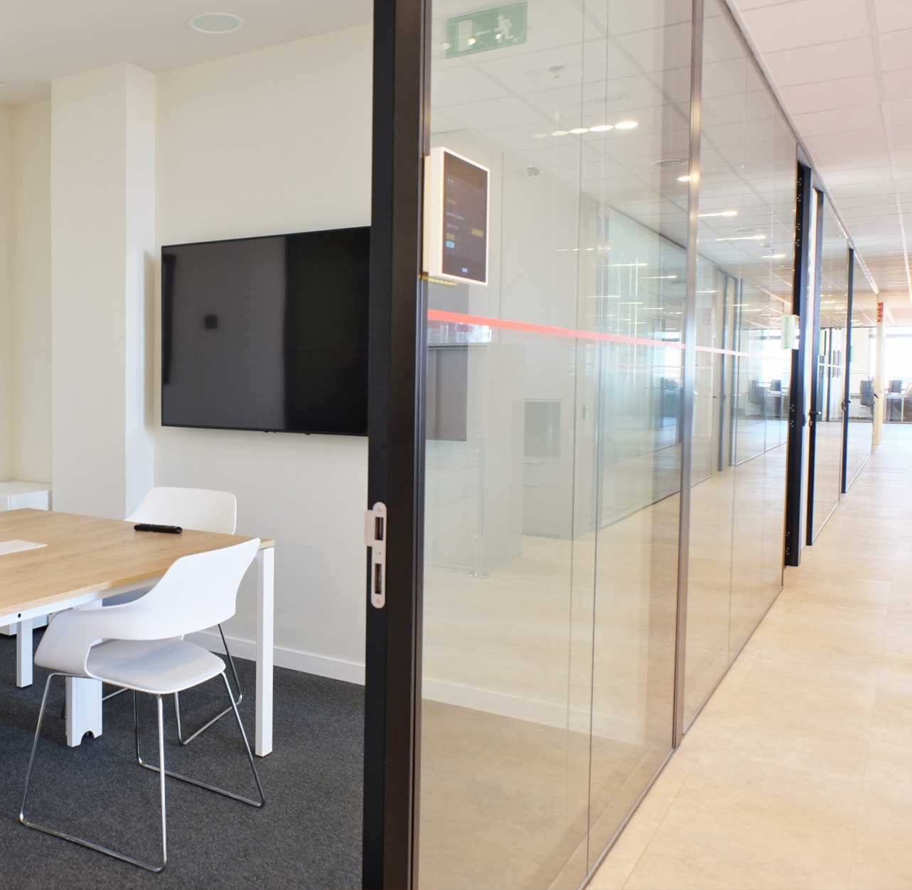 Inology equipa las salas de reuniones de sus nuevas oficinas de Terrassa con soluciones AV  